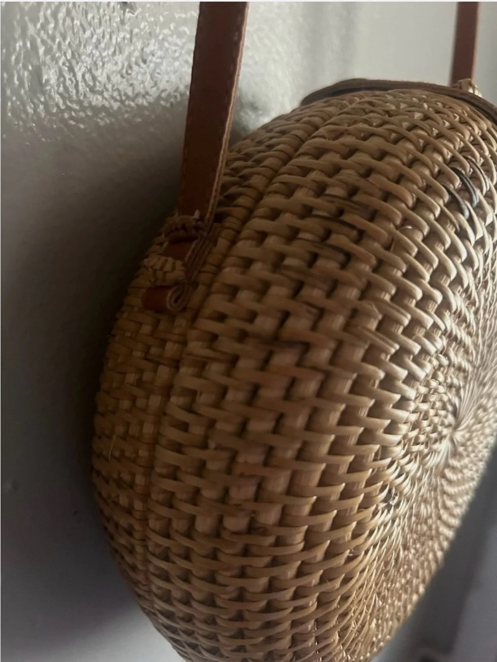 Source Unknown Round Woven Straw Crossbody Bag with Brown Strap